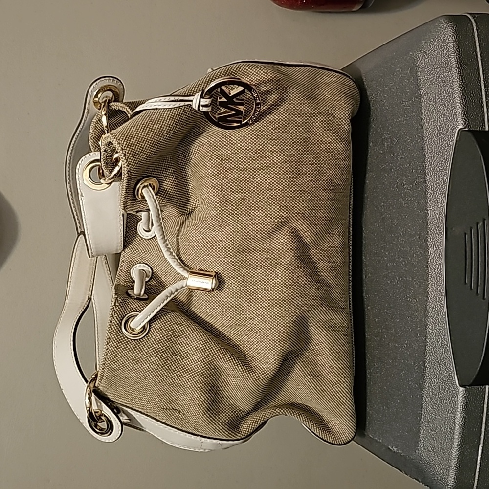 Micheal Kors purse